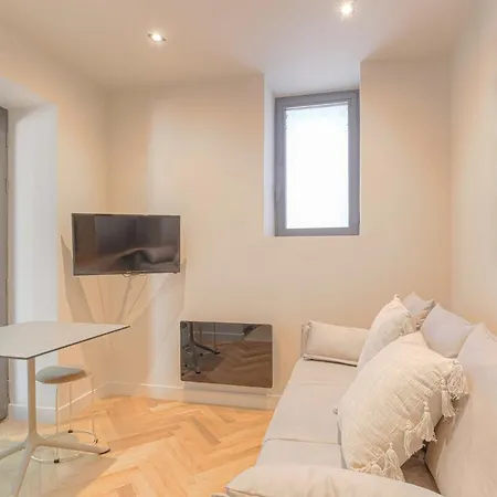 Contemporain Avec Terrasse Ensoleillee Ecully